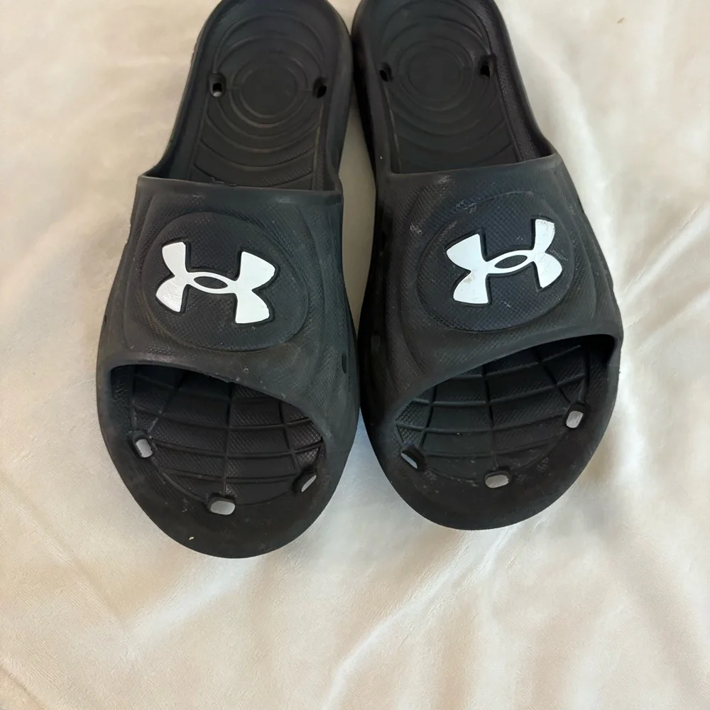 Under Armour Black Slide Sandals Size 5 Men’s sporty gym